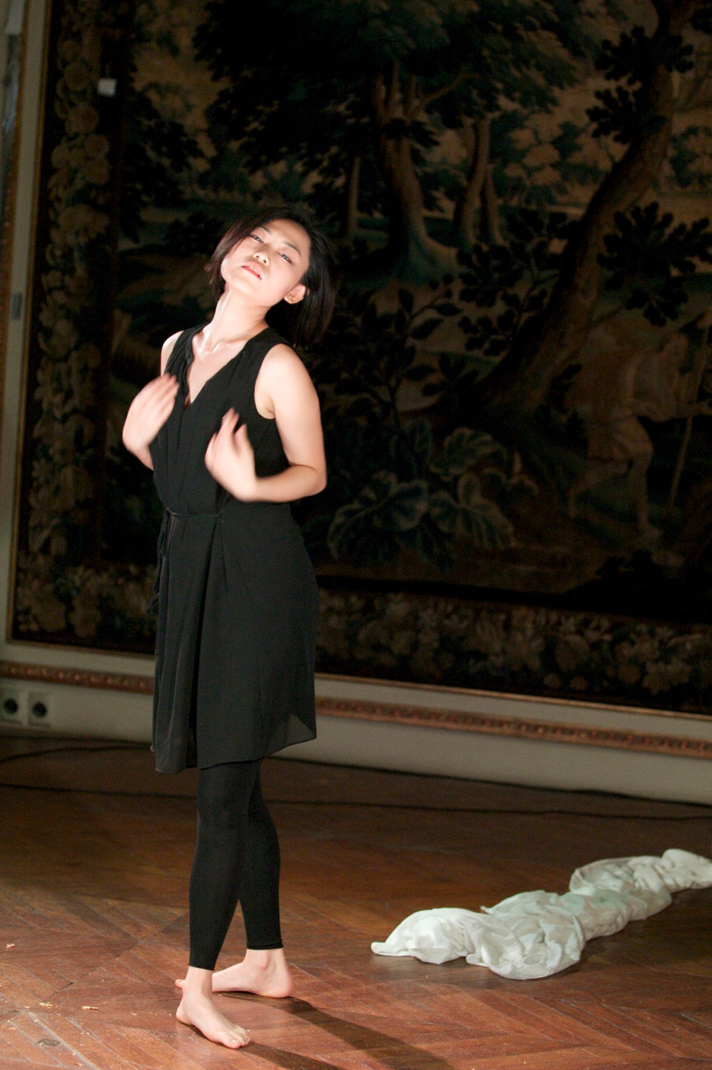 woman performing in theater performance with Café de la Culture